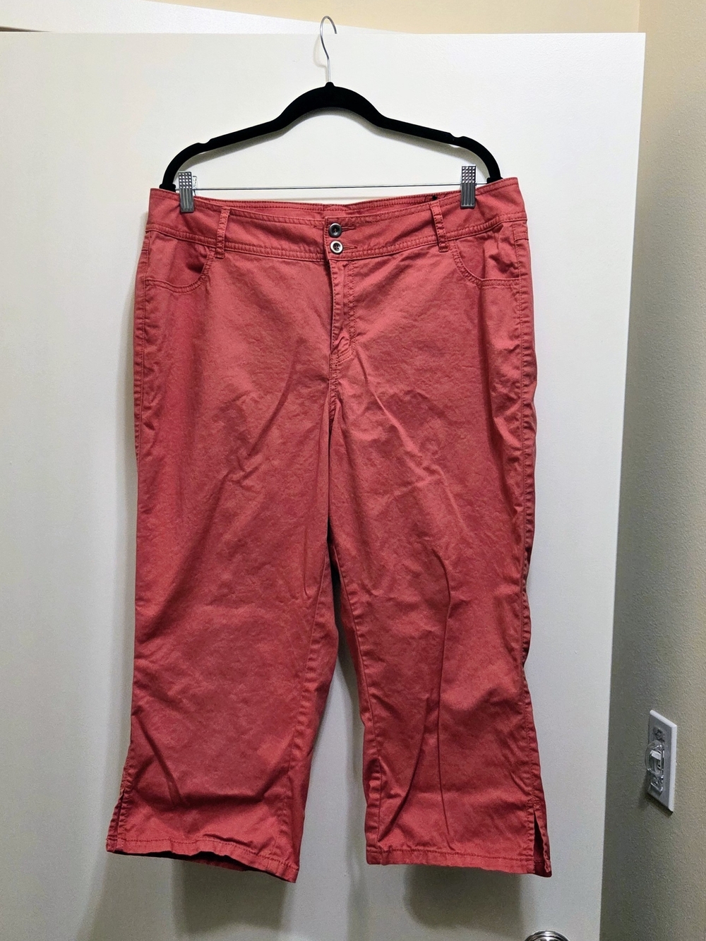 Lane Bryant Coral-Tomato Red Midrise Capri Pants Size 16